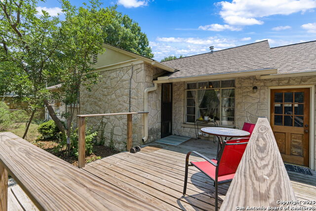 Image 24 of 37 For 219 Sunshine Dr E