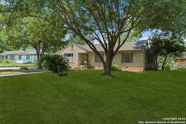 Image 3 of 37 For 219 Sunshine Dr E