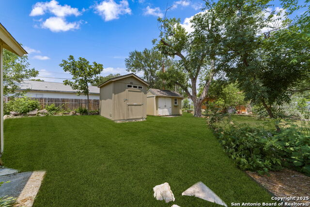 Image 31 of 37 For 219 Sunshine Dr E