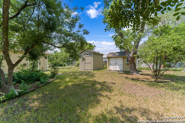 Image 34 of 37 For 219 Sunshine Dr E