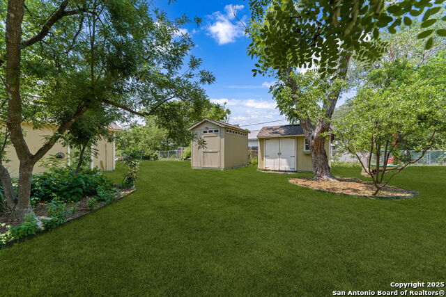 Image 35 of 37 For 219 Sunshine Dr E