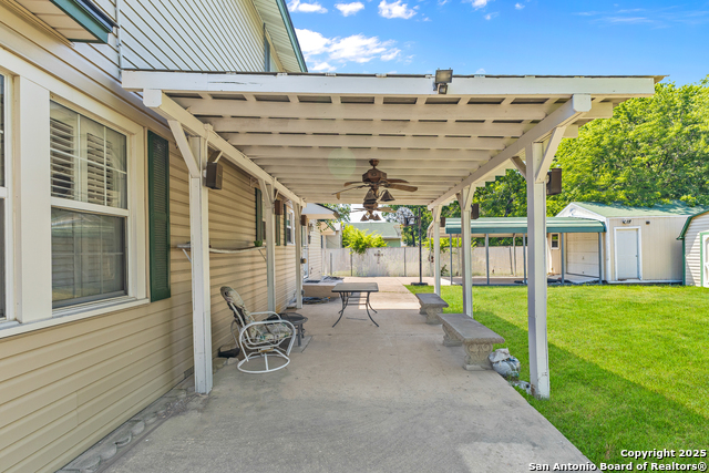 Listing photo id 18 for 1605 Winnipeg W