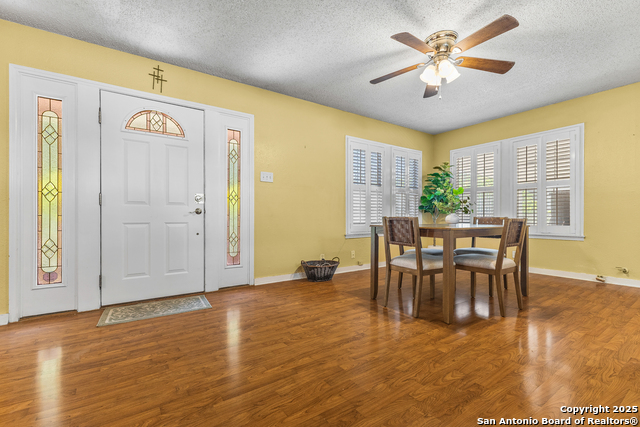 Listing photo id 2 for 1605 Winnipeg W