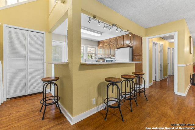 Listing photo id 3 for 1605 Winnipeg W