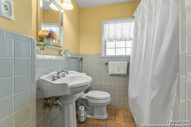 Listing photo id 7 for 1605 Winnipeg W