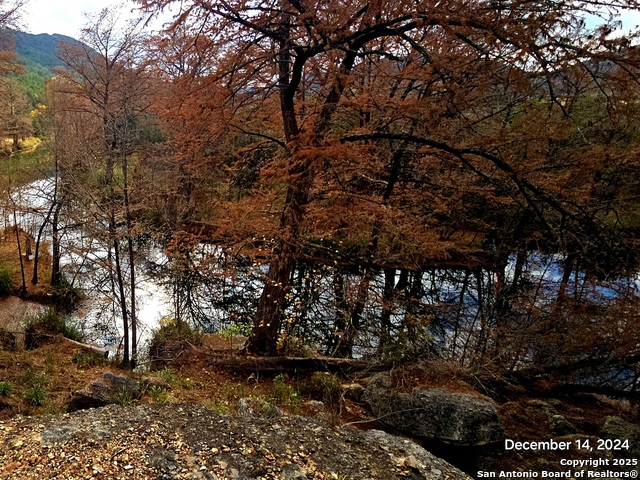 Listing photo id 8 for 224 Rocky Top