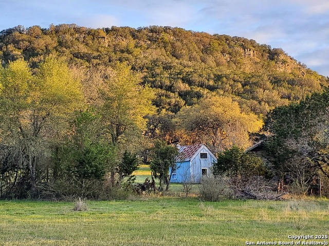 Listing photo id 1 for 224 Rocky Top