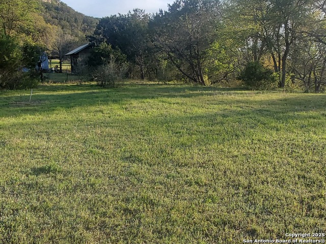 Listing photo id 2 for 224 Rocky Top