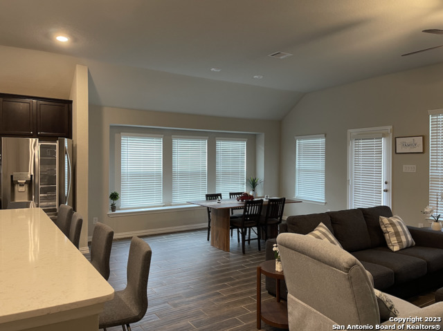 Listing photo id 2 for 25629 Vista Bella