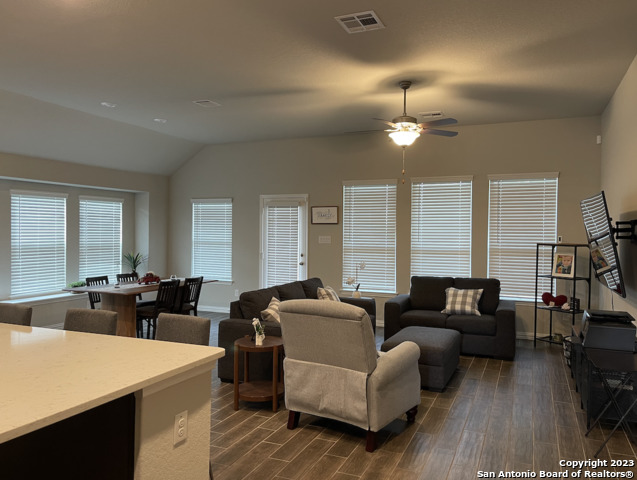 Listing photo id 3 for 25629 Vista Bella