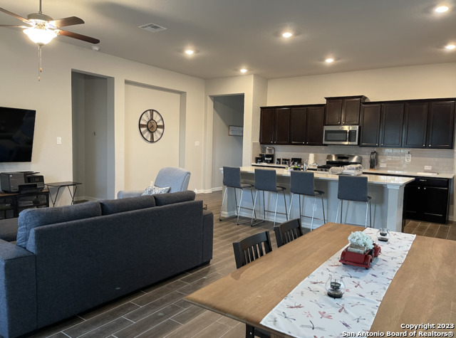 Listing photo id 4 for 25629 Vista Bella