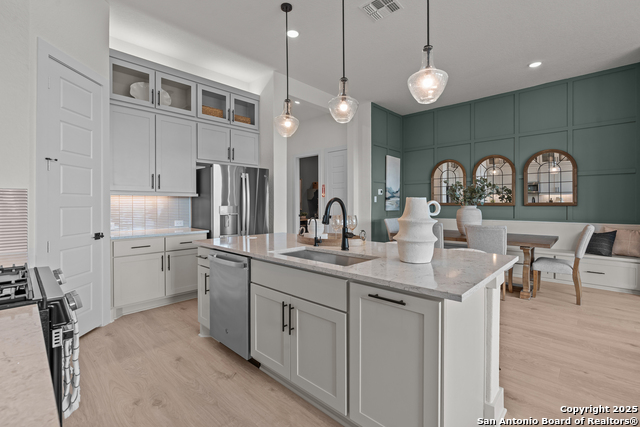 Image 14 of 31 For 20675 Huebner Rd Unit 707