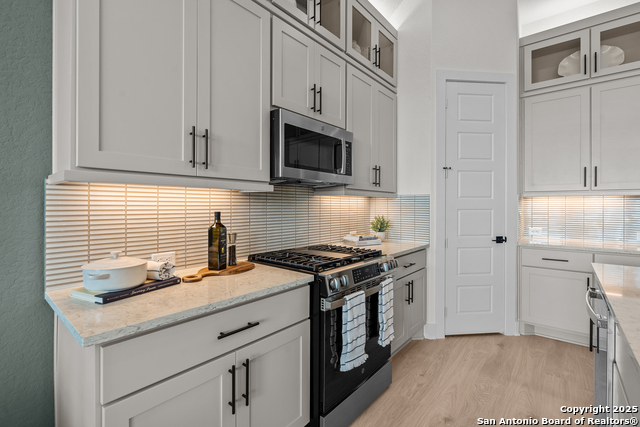 Image 19 of 31 For 20675 Huebner Rd Unit 707
