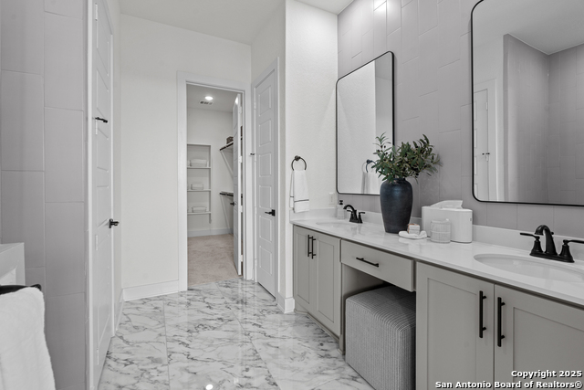 Image 24 of 31 For 20675 Huebner Rd Unit 707