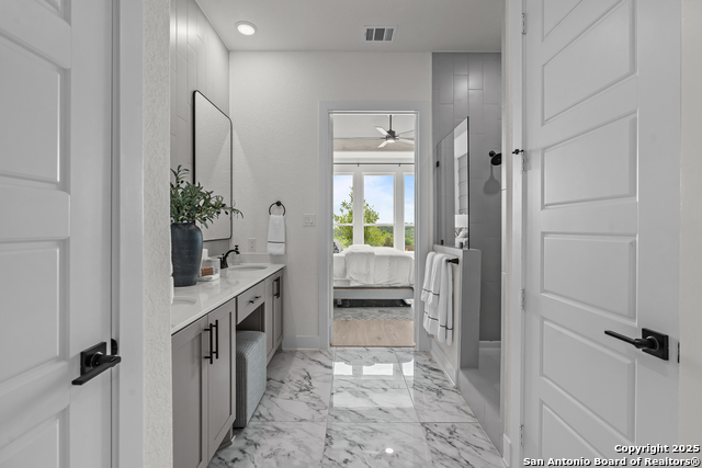 Image 25 of 31 For 20675 Huebner Rd Unit 707