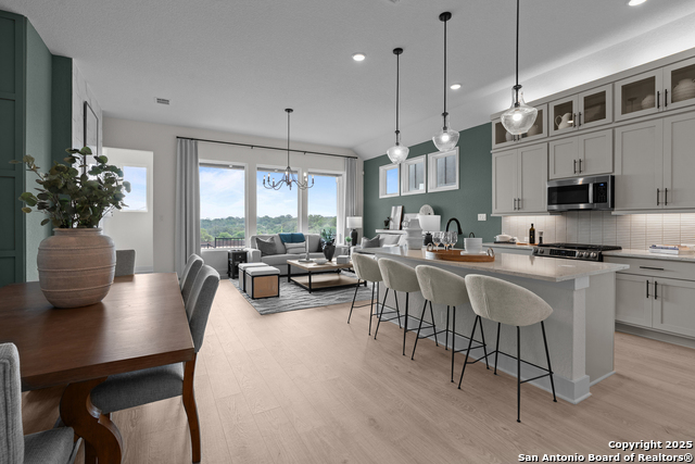 Image 9 of 31 For 20675 Huebner Rd Unit 707