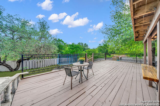 Listing photo id 13 for 13619 Mesa Point