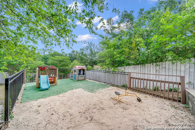 Listing photo id 14 for 13619 Mesa Point