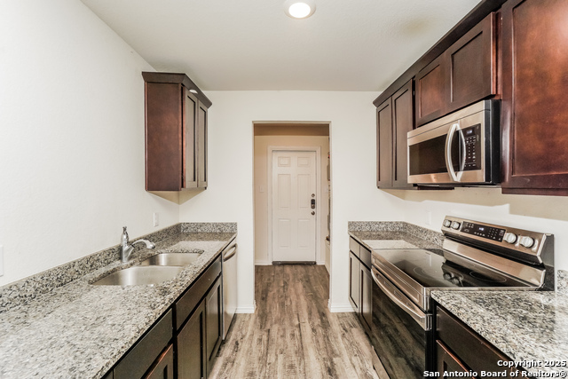 Image 9 of 21 For 527 Elley  
