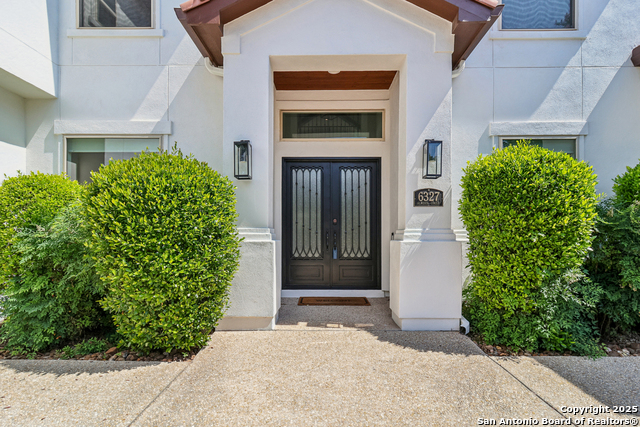 Image 6 of 91 For 6327 Almeria Cir