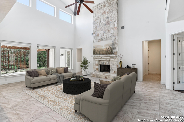 Image 8 of 91 For 6327 Almeria Cir