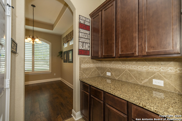 Listing photo id 7 for 3308 Ashleys