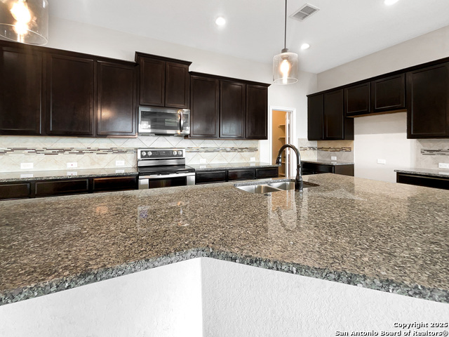 Listing photo id 9 for 1627 Sun Canyon