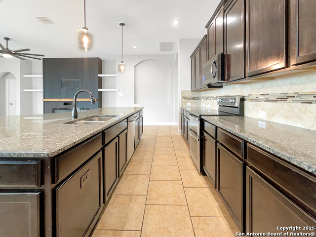 Listing photo id 4 for 1627 Sun Canyon