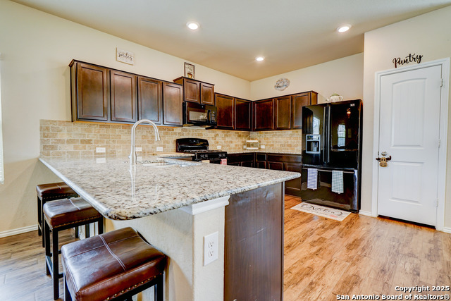 Listing photo id 9 for 5218 Blue Ivy