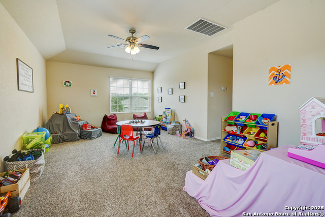 Listing photo id 17 for 5218 Blue Ivy