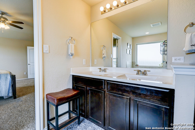 Listing photo id 27 for 5218 Blue Ivy