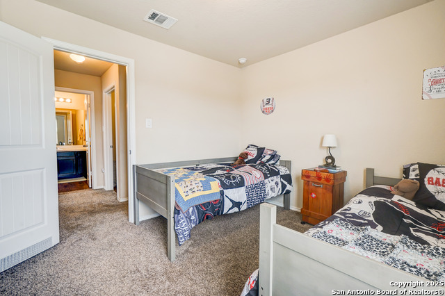 Listing photo id 29 for 5218 Blue Ivy