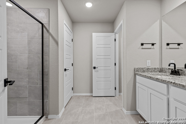 Listing photo id 17 for 6610 Lowrie Block