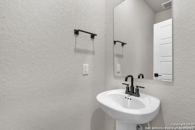 Listing photo id 27 for 6610 Lowrie Block