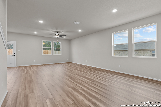 Listing photo id 5 for 6610 Lowrie Block