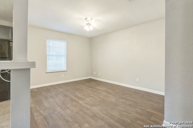 Image 14 of 15 For 7585 Windsor Oaks
