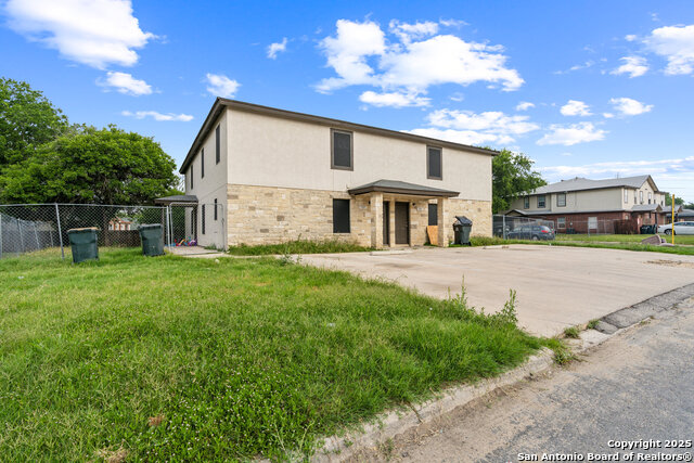 Image 2 of 15 For 7585 Windsor Oaks