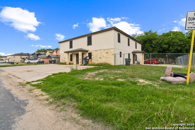 Image 3 of 15 For 7585 Windsor Oaks