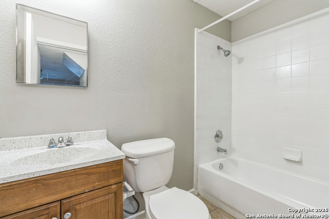 Image 4 of 15 For 7585 Windsor Oaks
