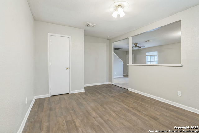 Image 5 of 15 For 7585 Windsor Oaks