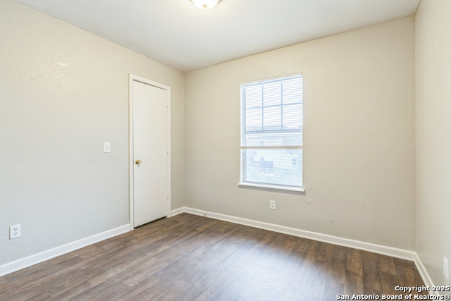 Image 8 of 15 For 7585 Windsor Oaks