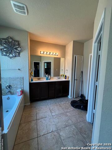 Listing photo id 4 for 1227 Stable Glen