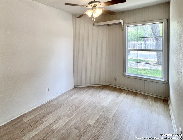 Image 16 of 21 For 7110 Spring Terrace Dr