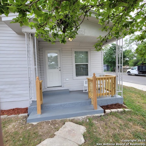 Listing photo id 11 for 162 Rosabell