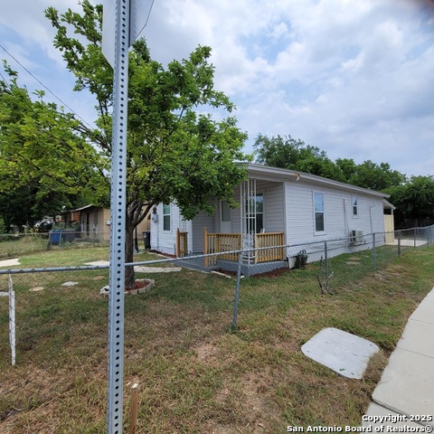 Listing photo id 14 for 162 Rosabell
