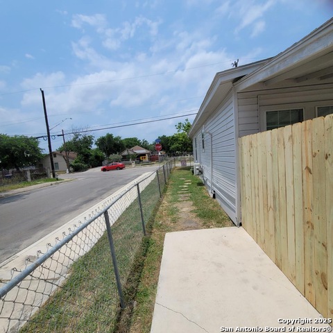 Listing photo id 16 for 162 Rosabell