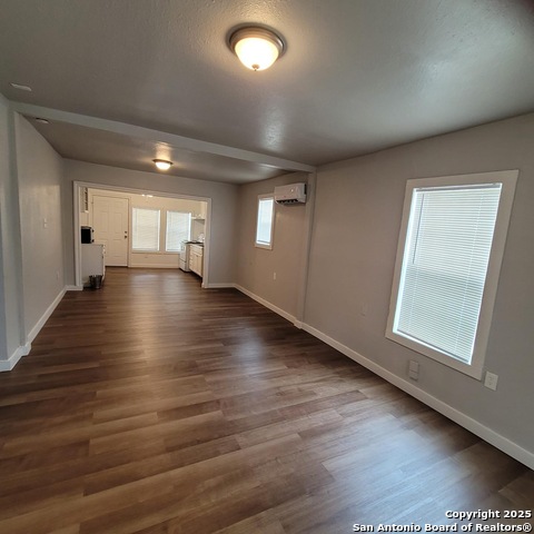 Listing photo id 5 for 162 Rosabell