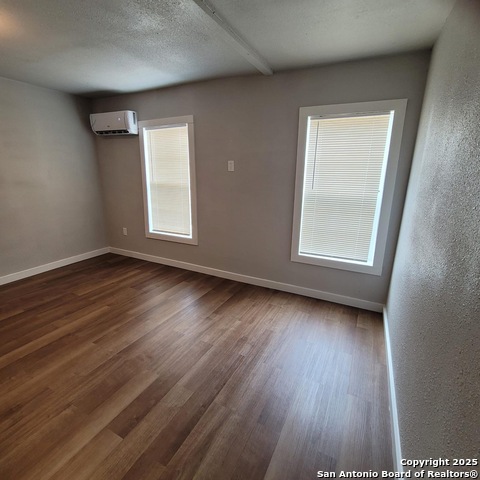Listing photo id 7 for 162 Rosabell