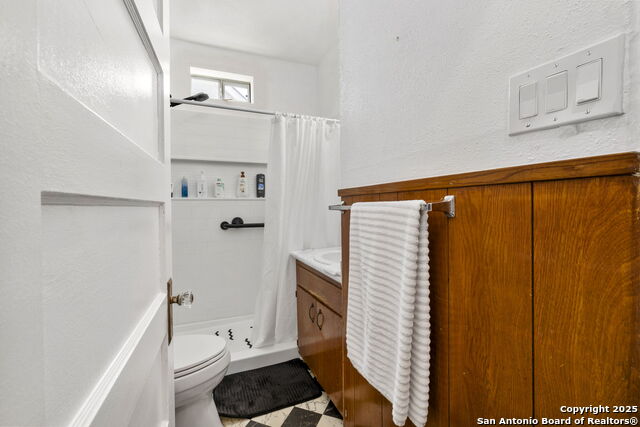 Listing photo id 10 for 942 Mcilvaine