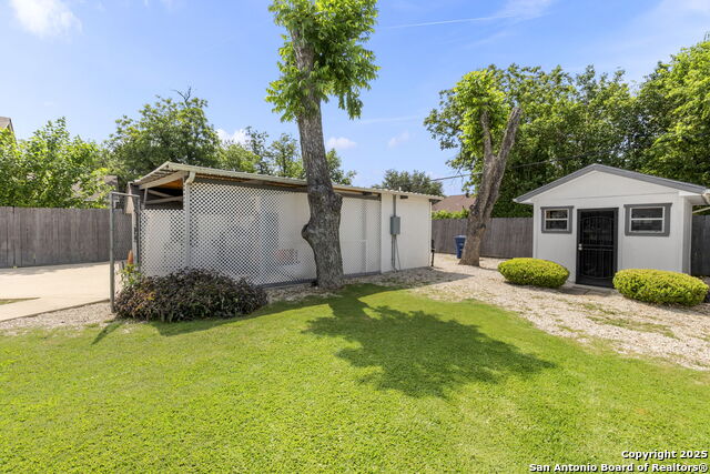 Listing photo id 23 for 942 Mcilvaine